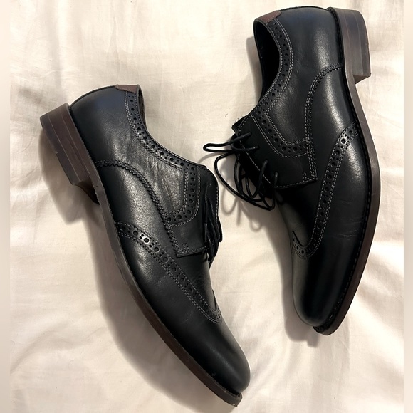 Johnston & Murphy Other - Johnston & Murphy men’s black wingtip Oxford dress shoes size 10!
